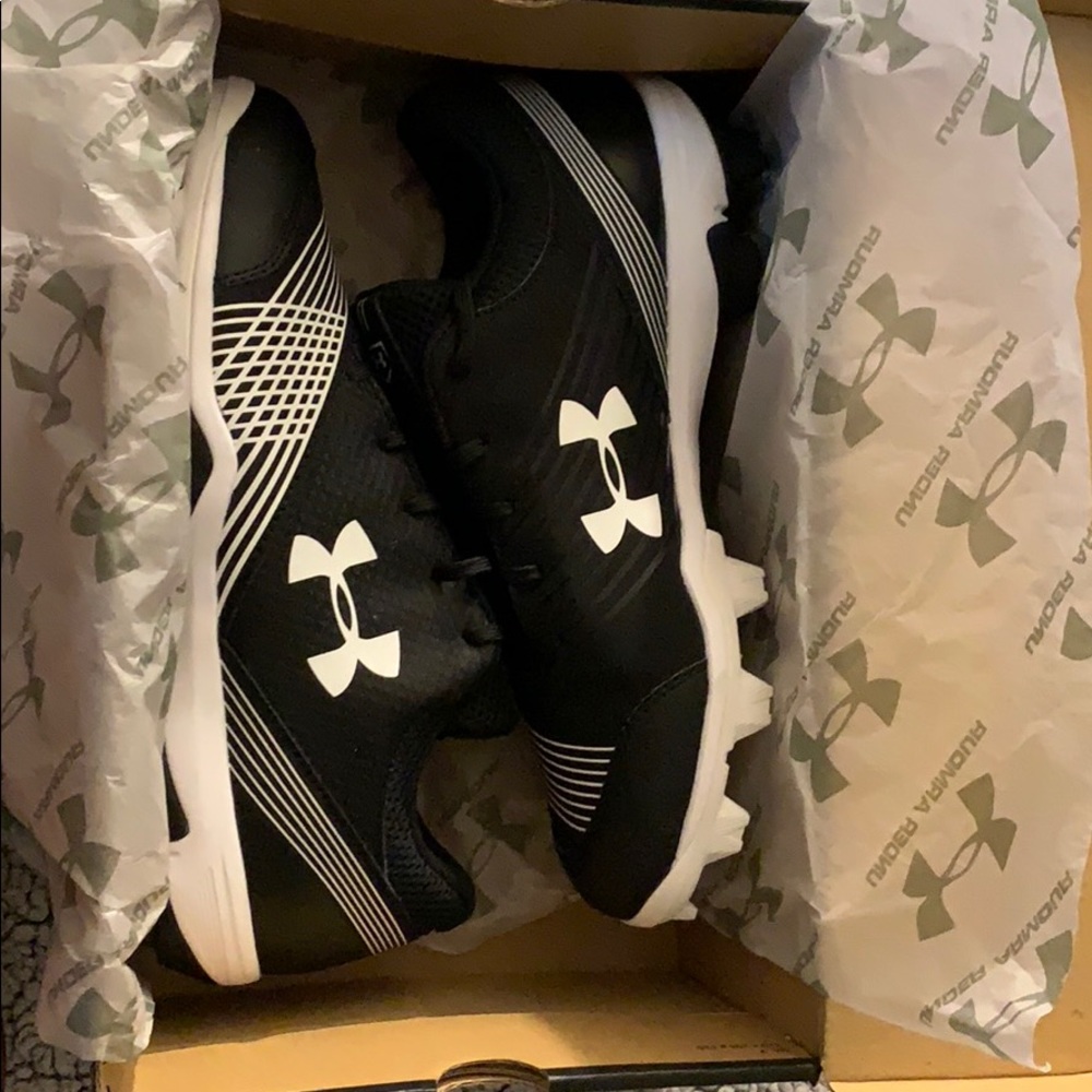softball cleats